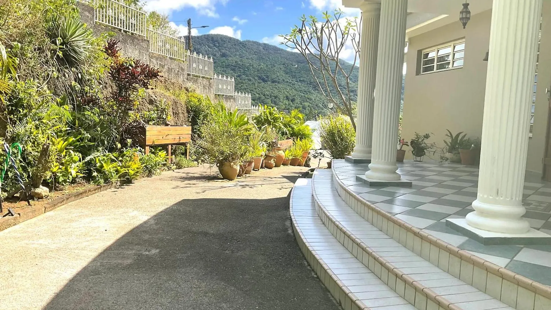 Belle Villa Avec Piscine A Cafeiere Radelin