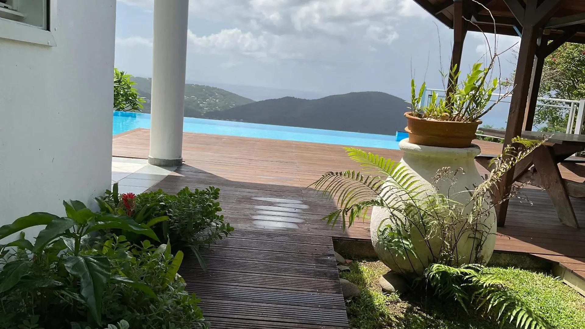 Belle Villa Avec Piscine A Cafeiere Radelin 0*,  Guadalupe