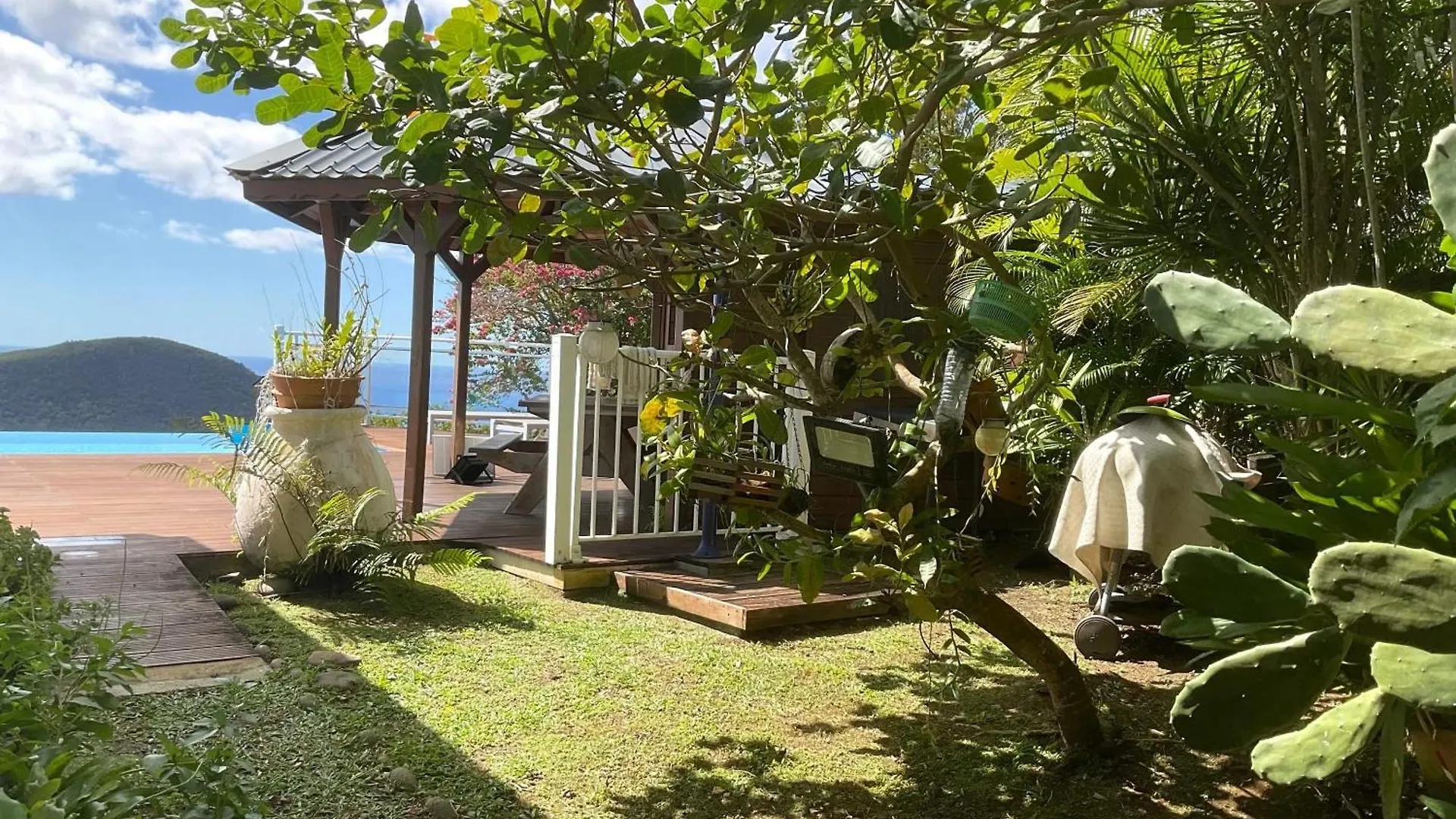 Belle Villa Avec Piscine A Cafeiere Radelin 0*,  Guadalupe